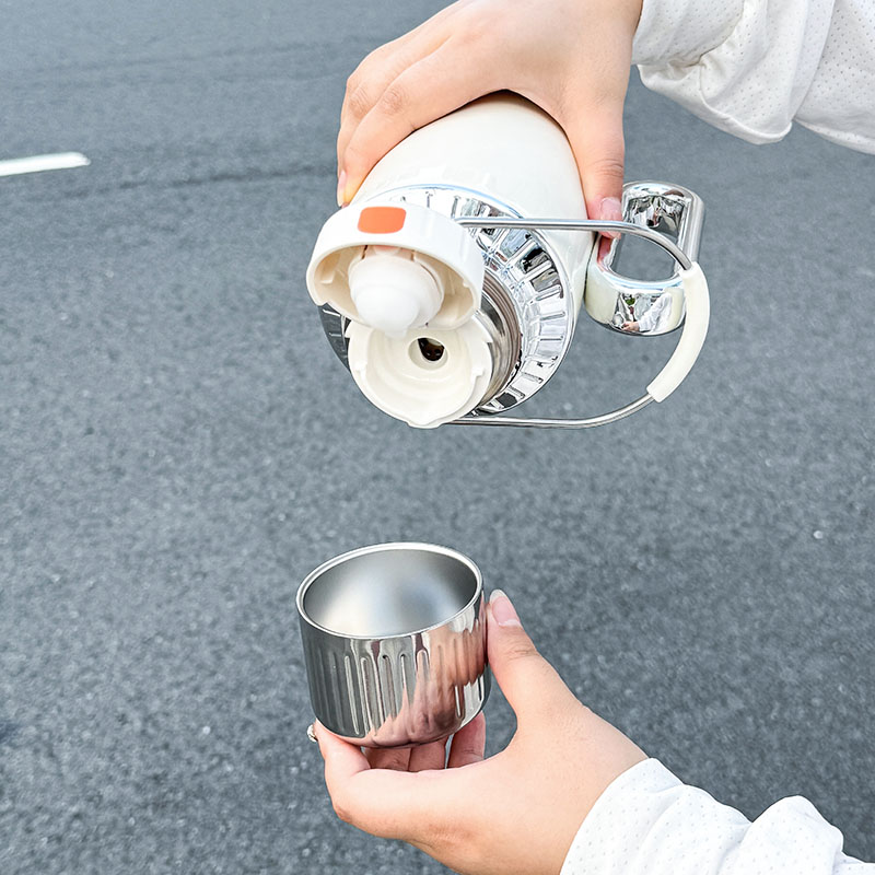 زجاجة ماء معزولة من الفولاذ ال - مراجعة Sports Water Bottle Insulated وسعره